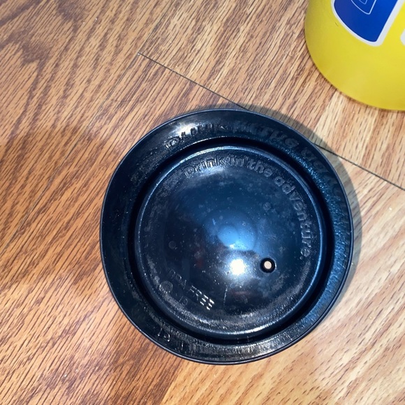 🌸 Hydro Flask Reusable Water Bottle 40oz Includes boot, 2 caps & stickers on it - Picture 12 of 15